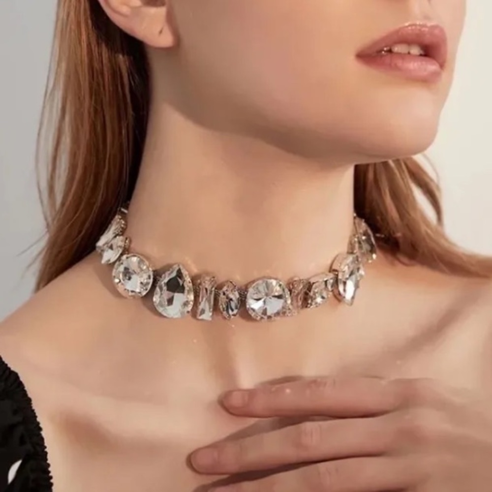 🌟 Big Crystals Choker Necklace - Picture 3 of 4